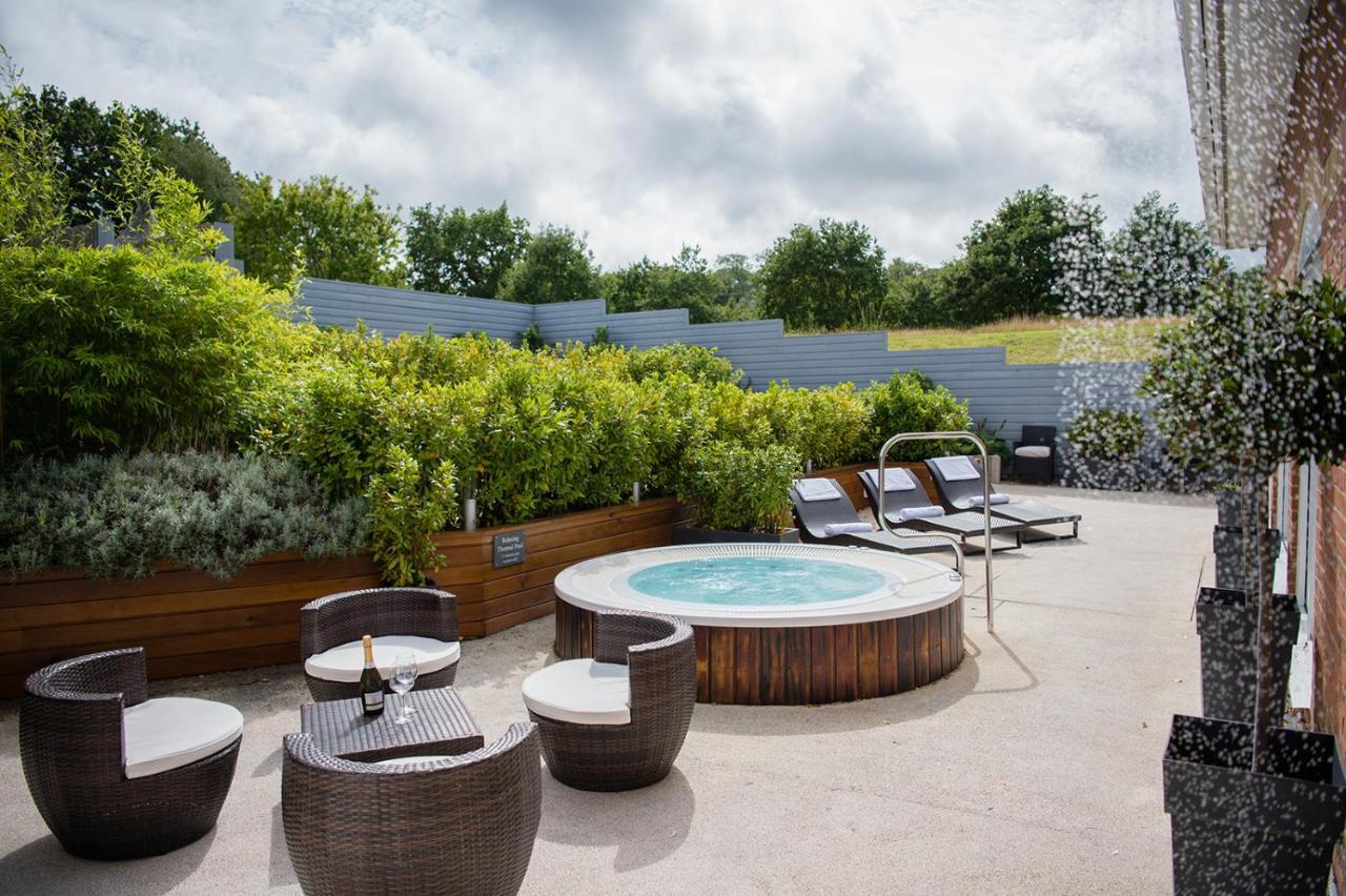 Lakeside Park Hotel & Spa Fishbourne  Exterior photo