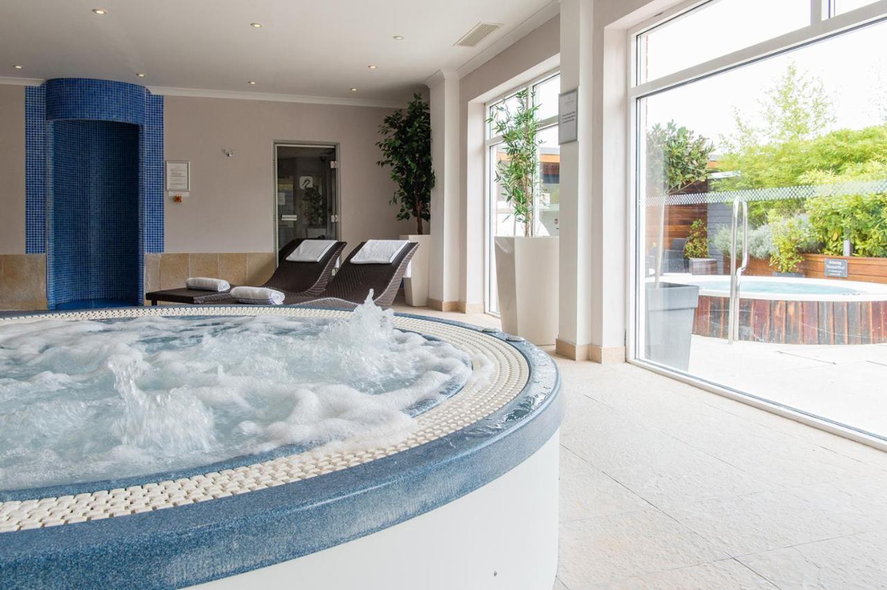 Lakeside Park Hotel & Spa Fishbourne  Exterior photo
