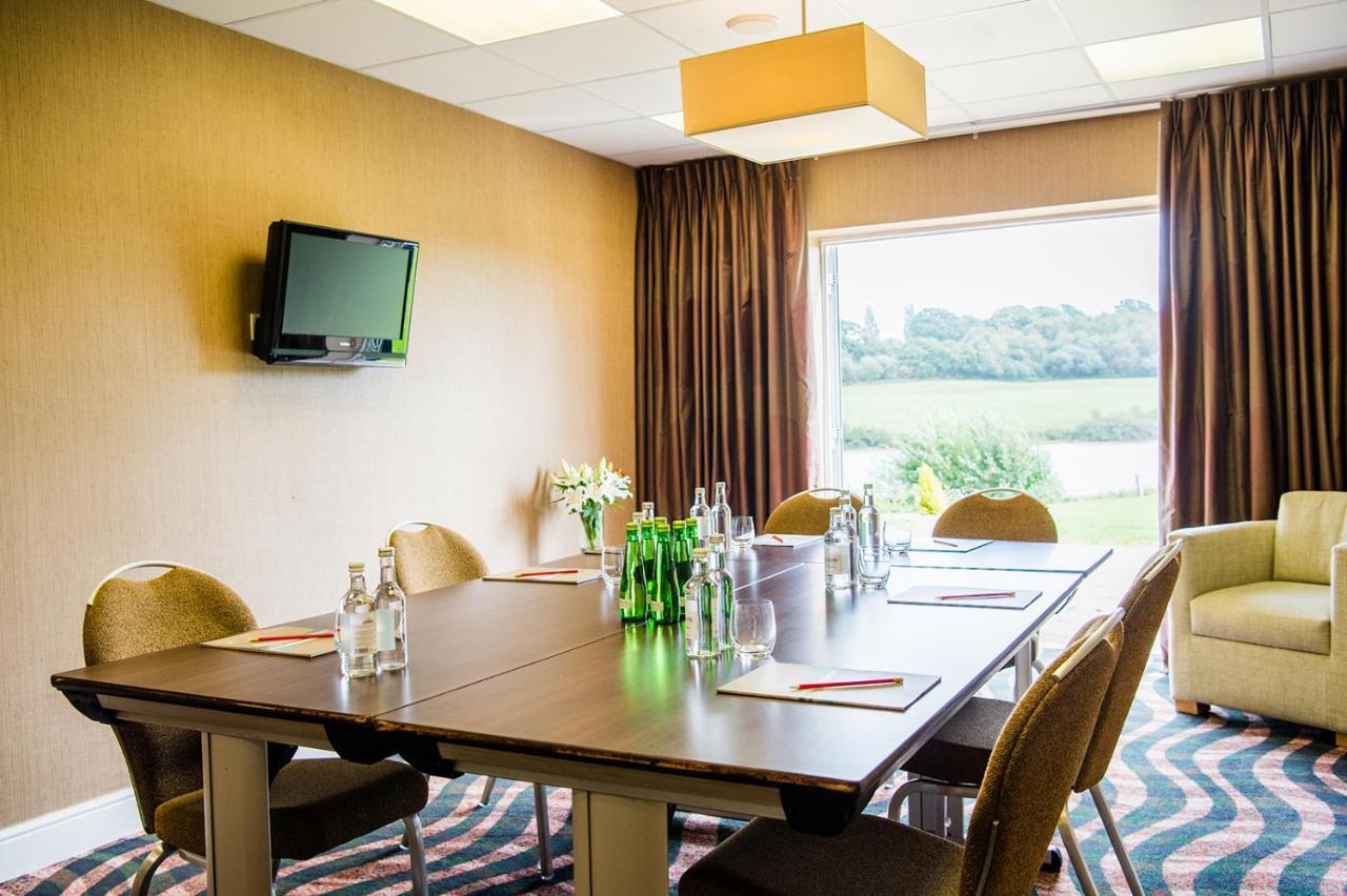 Lakeside Park Hotel & Spa Fishbourne  Exterior photo
