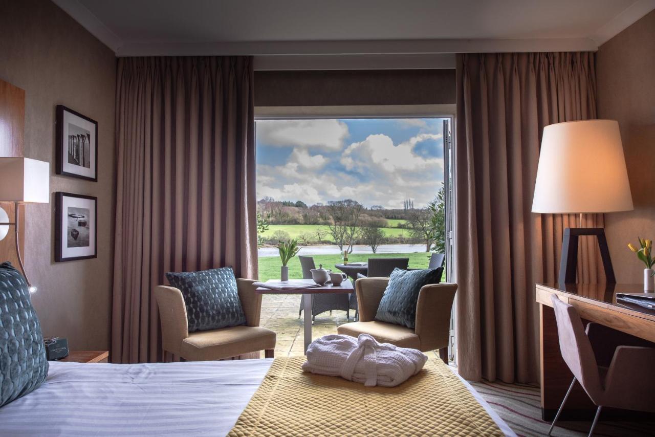 Lakeside Park Hotel & Spa Fishbourne  Exterior photo
