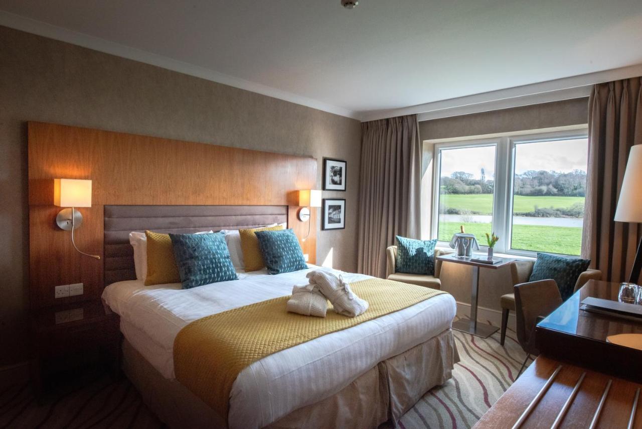 Lakeside Park Hotel & Spa Fishbourne  Exterior photo