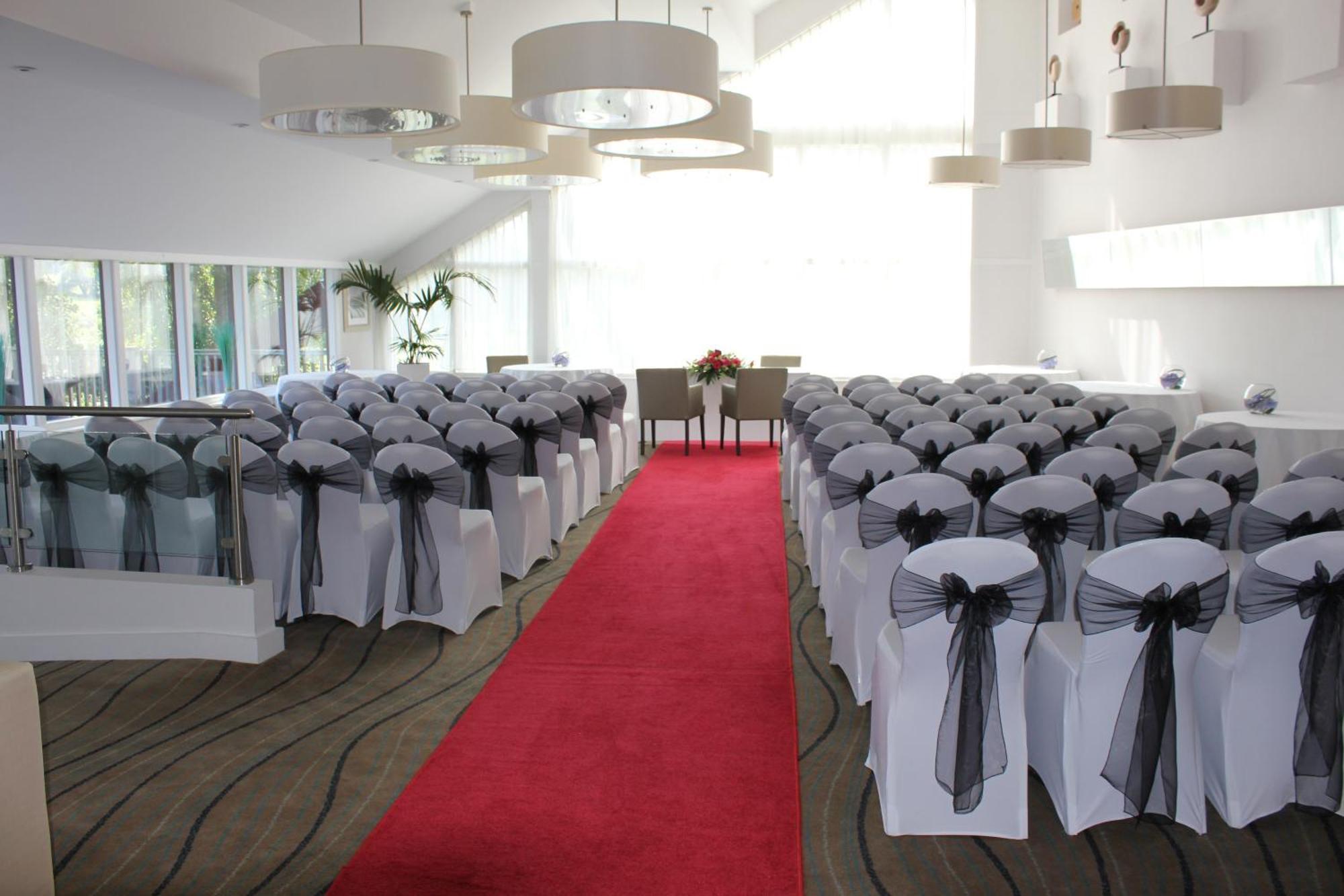Lakeside Park Hotel & Spa Fishbourne  Exterior photo