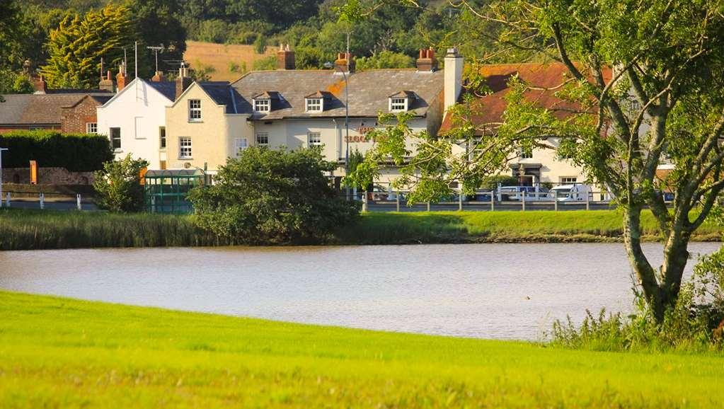 Lakeside Park Hotel & Spa Fishbourne  Exterior photo